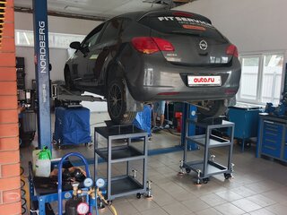 2010 Opel Astra J, серый, 650000 рублей, вид 4