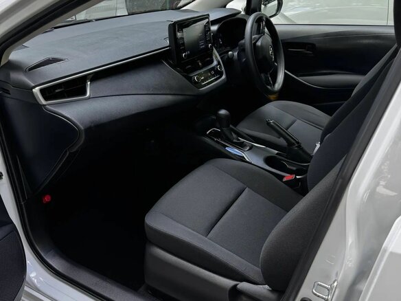 2022 Toyota Corolla XII (E210), белый, 1830000 рублей - вид 6
