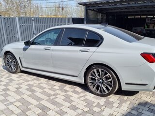 2021 BMW 7 серии 730d xDrive VI (G11/G12) Рестайлинг, серый, 8800000 рублей, вид 3