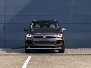 2010 Volkswagen Touareg II, коричневый, 2055000 рублей, вид 2