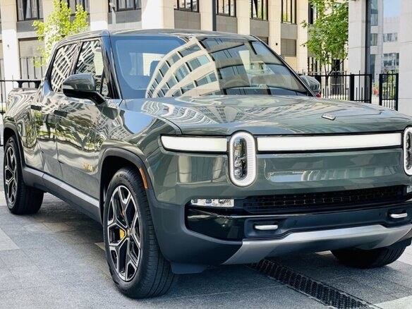 2022 Rivian R1T QM Large, зелёный, 9999999 рублей - вид 1