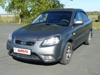 2011 Kia Rio II Рестайлинг, серебристый, 700000 рублей, вид 1
