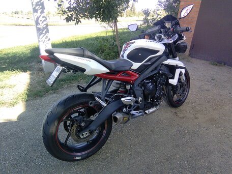 2014 Triumph Street Triple, белый, 650000 рублей, вид 1
