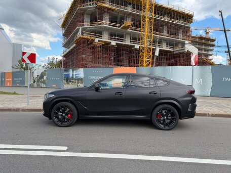 2021 BMW X6 40d III (G06), чёрный, 9500000 рублей, вид 3