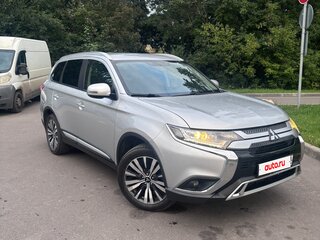 2019 Mitsubishi Outlander III Рестайлинг 3, серебристый, 1850000 рублей, вид 1