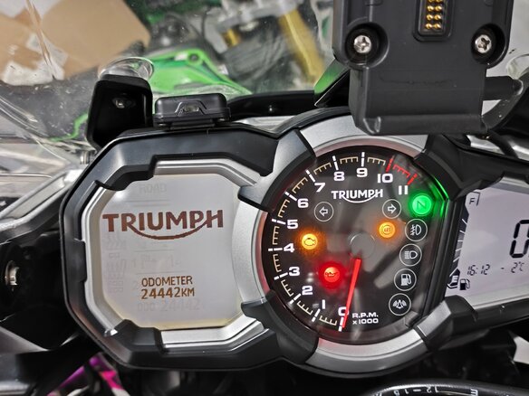 2016 Triumph Tiger Explorer, белый, 900000 рублей - вид 2