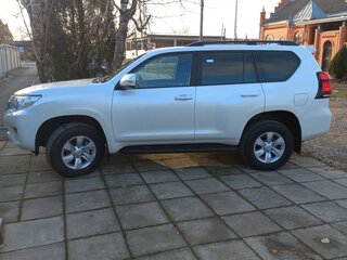 2022 Toyota Land Cruiser Prado 150 Series Рестайлинг 3, белый, 8400000 рублей, вид 3