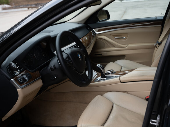 2010 BMW 5 серии 535i VI (F10/F11/F07), чёрный, 2500000 рублей - вид 5
