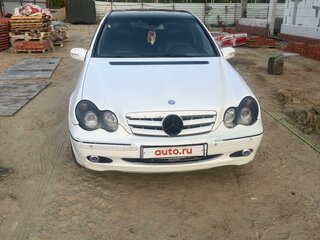 2000 Mercedes-Benz C-Класс 240 II (W203), белый, 650000 рублей, вид 2