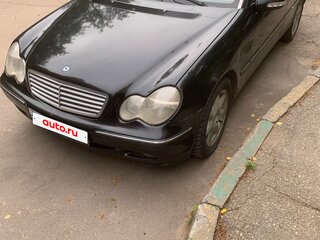 2003 Mercedes-Benz C-Класс 240 II (W203), чёрный, 500000 рублей, вид 1