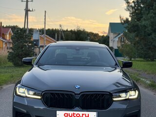 2021 BMW 5 серии 540i xDrive VII (G30/G31/G38) Рестайлинг, серый, 4200000 рублей, вид 5
