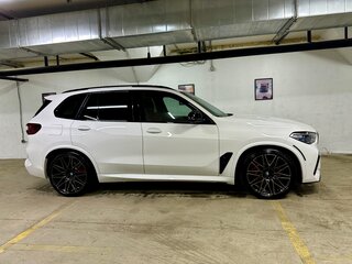 2021 BMW X5 M Competition III (F95), белый, 9640000 рублей, вид 3