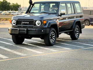 2026 Toyota Land Cruiser 76 70 Series Рестайлинг 2, серый, 11999999 рублей, вид 3