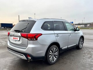 2019 Mitsubishi Outlander III Рестайлинг 3, серебристый, 1996000 рублей, вид 5