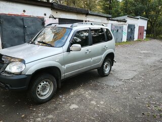 2011 Chevrolet Niva I Рестайлинг, серебристый, 285000 рублей, вид 2