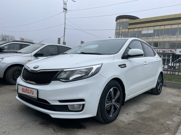 2015 Kia Rio III Рестайлинг, белый, 1170000 рублей - вид 3
