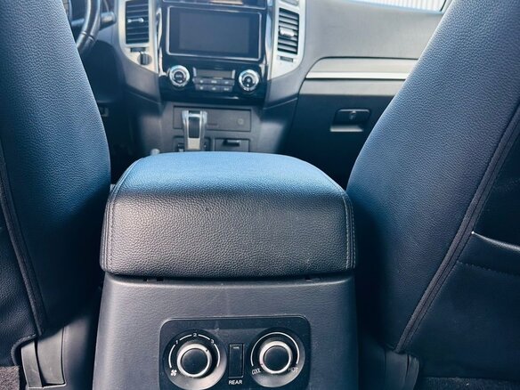 2017 Mitsubishi Pajero IV Рестайлинг 2, серый, 3200000 рублей - вид 15
