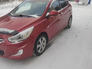 2013 Hyundai Solaris I, красный, 950000 рублей, вид 1