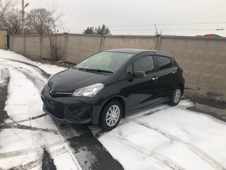 2015 Toyota Vitz III (XP130) Рестайлинг, чёрный, 1050000 рублей, вид 3