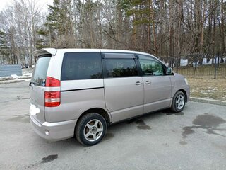 2003 Toyota Noah I (R60), серый, 1050000 рублей, вид 1