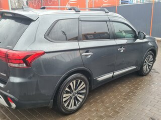 2019 Mitsubishi Outlander III Рестайлинг 3, серый, 2700000 рублей, вид 4
