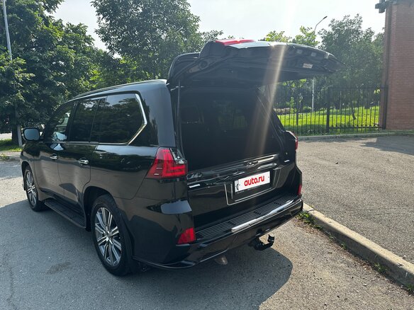 2016 Lexus LX 570 III Рестайлинг 2, чёрный, 7250000 рублей - вид 4