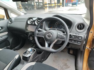 2018 Nissan Note e-Power II Рестайлинг, золотистый, 1460000 рублей, вид 3