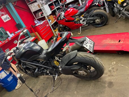 2012 Ducati Streetfighter, чёрный, 700000 рублей, вид 3