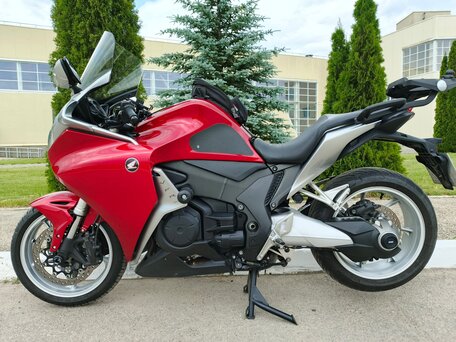 2010 Honda VFR 1200, красный, 750000 рублей, вид 1