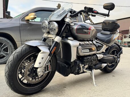 2021 Triumph Rocket III, серый, 3100000 рублей, вид 2