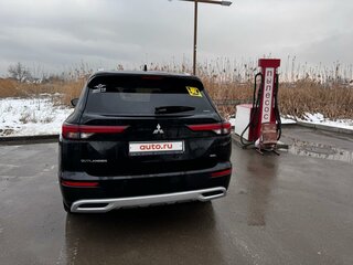 2021 Mitsubishi Outlander IV, чёрный, 4700000 рублей, вид 4