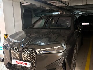 2021 BMW iX xDrive40 I (I20), серый, 8000000 рублей, вид 4