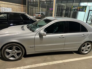 2003 Mercedes-Benz C-Класс 230 II (W203), серебристый, 950000 рублей, вид 4