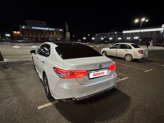 2023 Toyota Camry VIII (XV70) Рестайлинг, белый, 3550000 рублей, вид 4