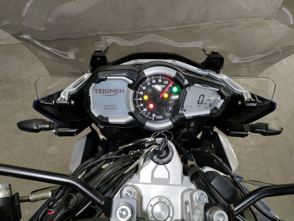 2017 Triumph Tiger 1200, синий, 1100000 рублей - вид 4