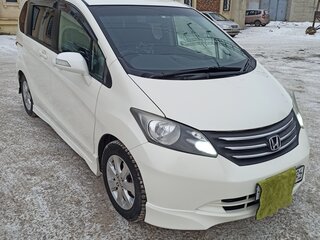 2010 Honda Freed I, белый, 1050000 рублей, вид 2