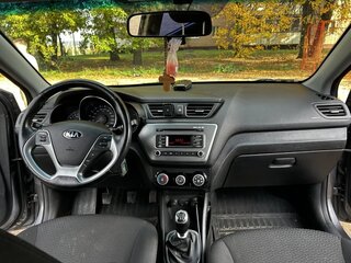 2016 Kia Rio III Рестайлинг, серый, 850000 рублей, вид 3