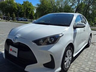 2020 Toyota Yaris IV, белый, 980000 рублей, вид 1