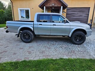 2005 Mitsubishi L200 III Рестайлинг, серебристый, 780000 рублей, вид 3