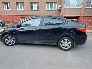 2012 Hyundai Solaris I, чёрный, 450000 рублей, вид 4