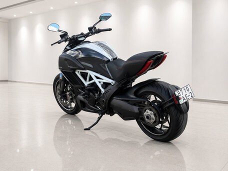 2015 Ducati Diavel Carbon, чёрный, 1342410 рублей, вид 4