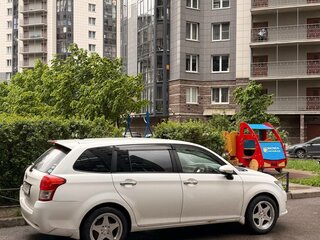 2013 Toyota Corolla Fielder XI (E160, E170, E180), белый, 1050000 рублей, вид 3