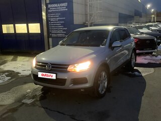 2011 Volkswagen Touareg II, серебристый, 1800000 рублей, вид 1