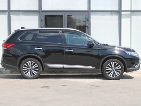2019 Mitsubishi Outlander III Рестайлинг 3, чёрный, 2555000 рублей, вид 4