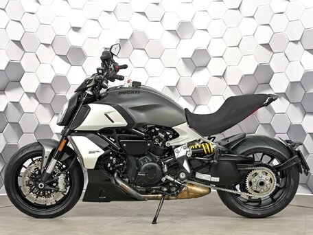 2019 Ducati Diavel 1260, серый, 1629000 рублей, вид 4