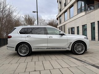 2021 BMW X7 40d I (G07), белый, 8450000 рублей, вид 4