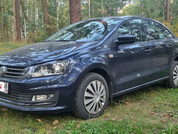 2016 Volkswagen Polo V Рестайлинг, синий - вид 2