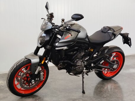 2023 Ducati Monster 937, серый, 1239000 рублей, вид 4