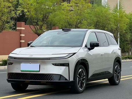 2026 Toyota bZ3X 58.3 kWh, серебристый, 2970000 рублей, вид 1