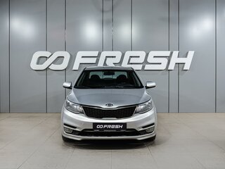 2015 Kia Rio III Рестайлинг, серебристый, 979000 рублей, вид 3